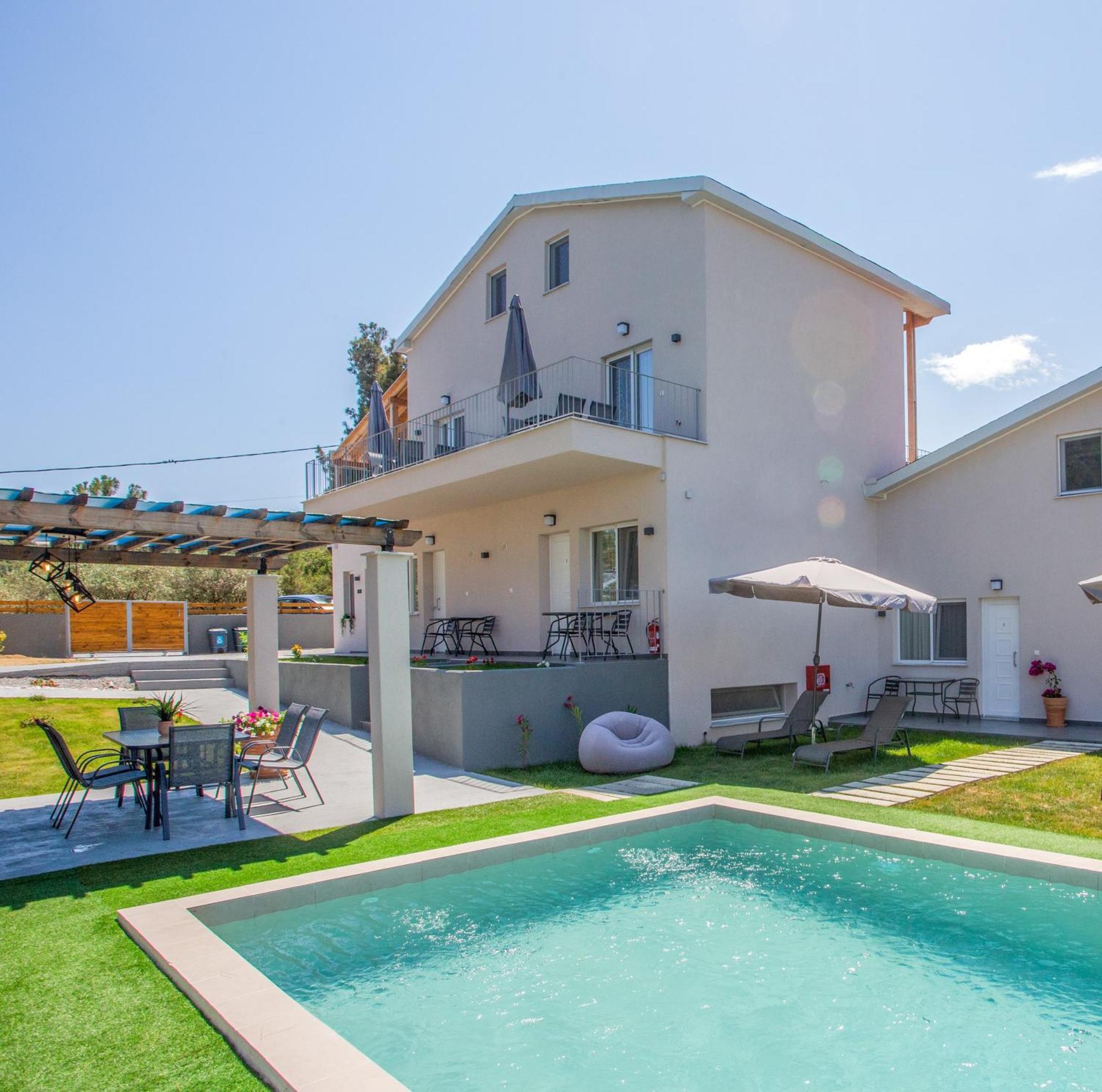 Privileged Villa Néa Péramos Extérieur photo